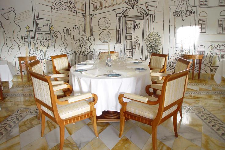 Versace “Vanintas” Table