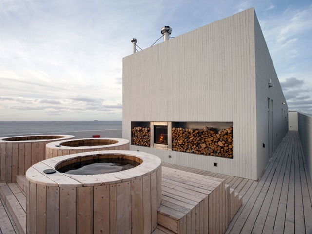 12-Fogo-Island-Inn-Saunders-Architects-photo-Alex-Fradkin-yatzer