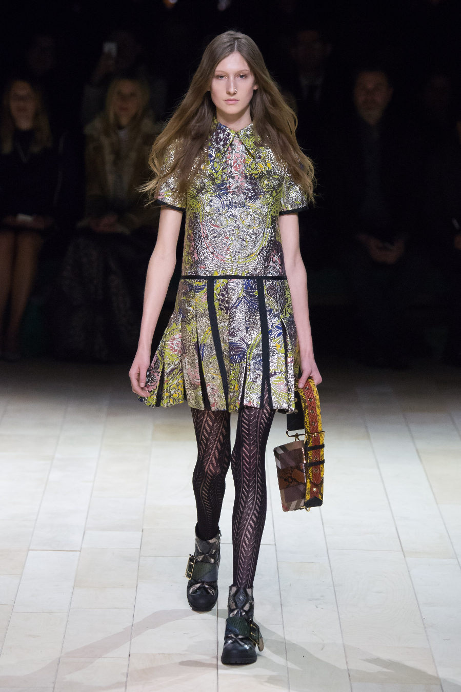 Burberry, pixelformula, womenswear, winter 2016 - 2017, London