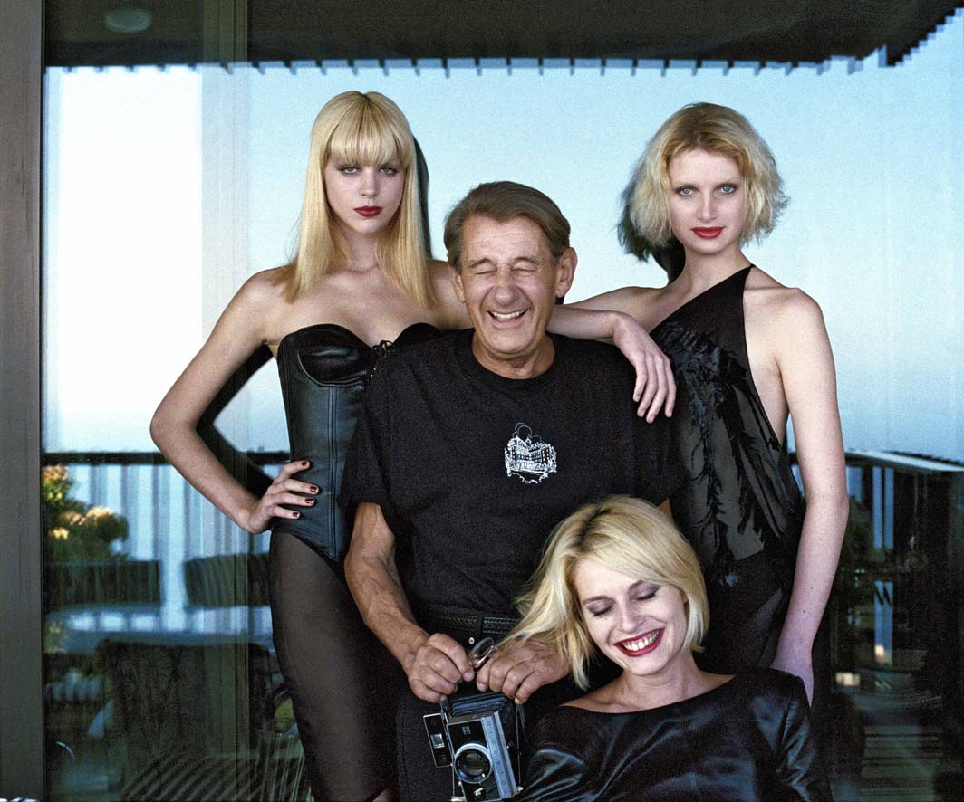 4_Helmut Newton with models_Monte Carlo_1997_copyright Alice Springs