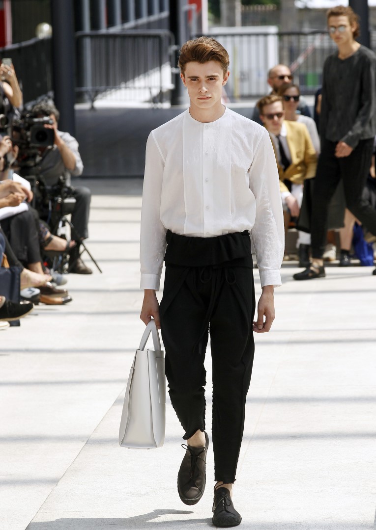 Issey Miyake Men : Runway - Paris Fashion Week - Menswear Spring/Summer 2017