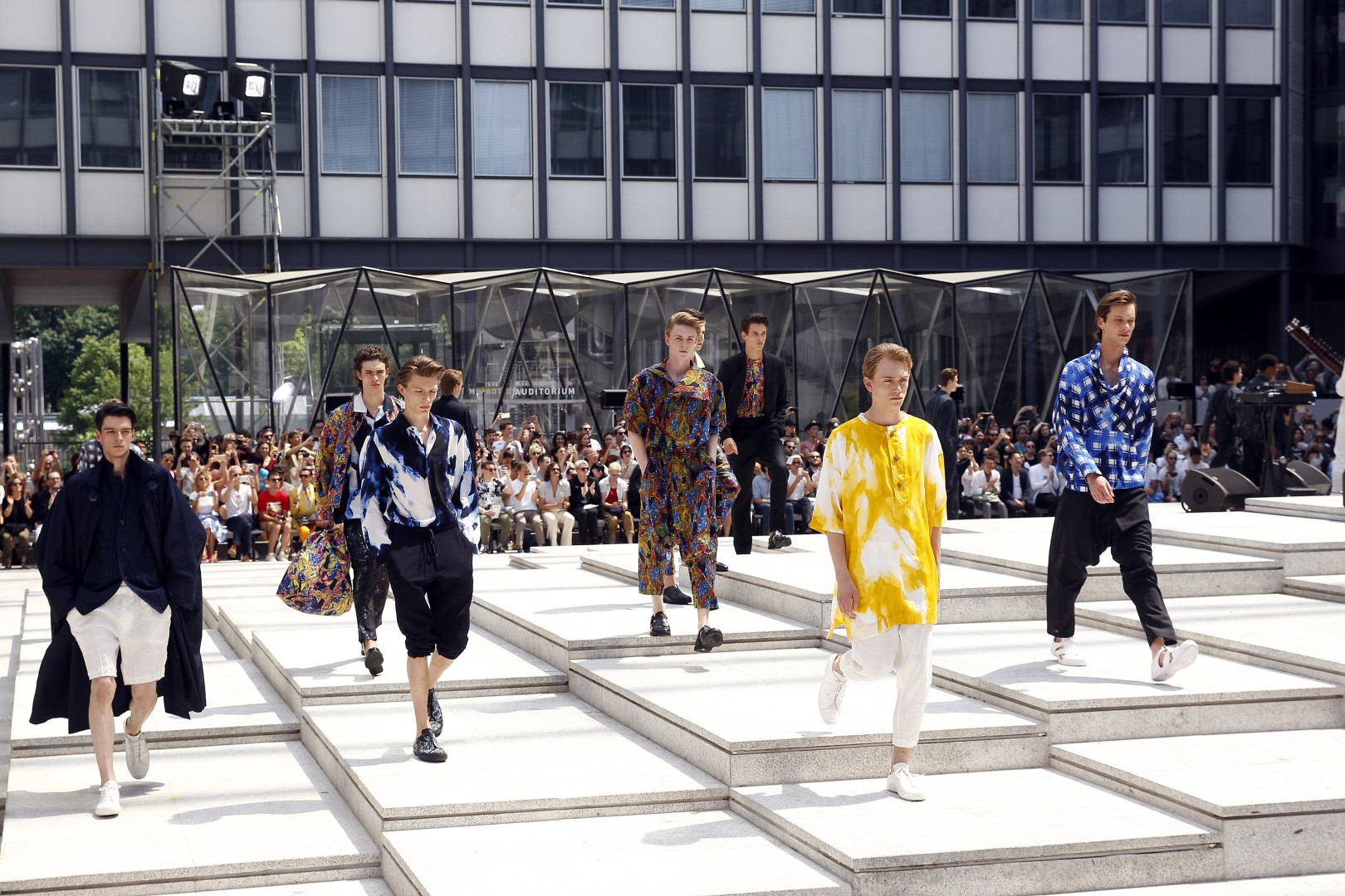 Issey Miyake Men : Runway - Paris Fashion Week - Menswear Spring/Summer 2017