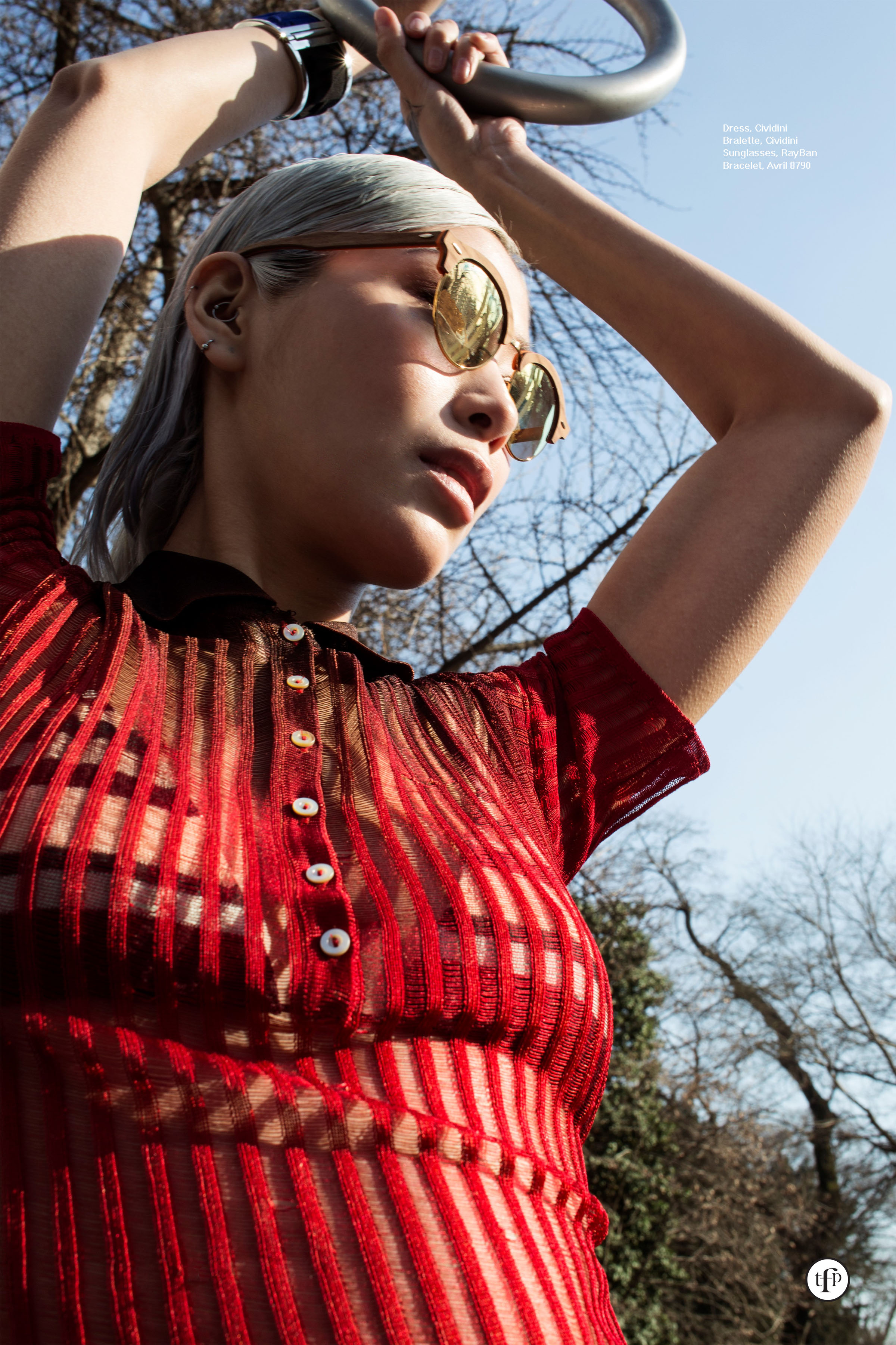 Adina_Guitar_AvenuePR_StudioRe2