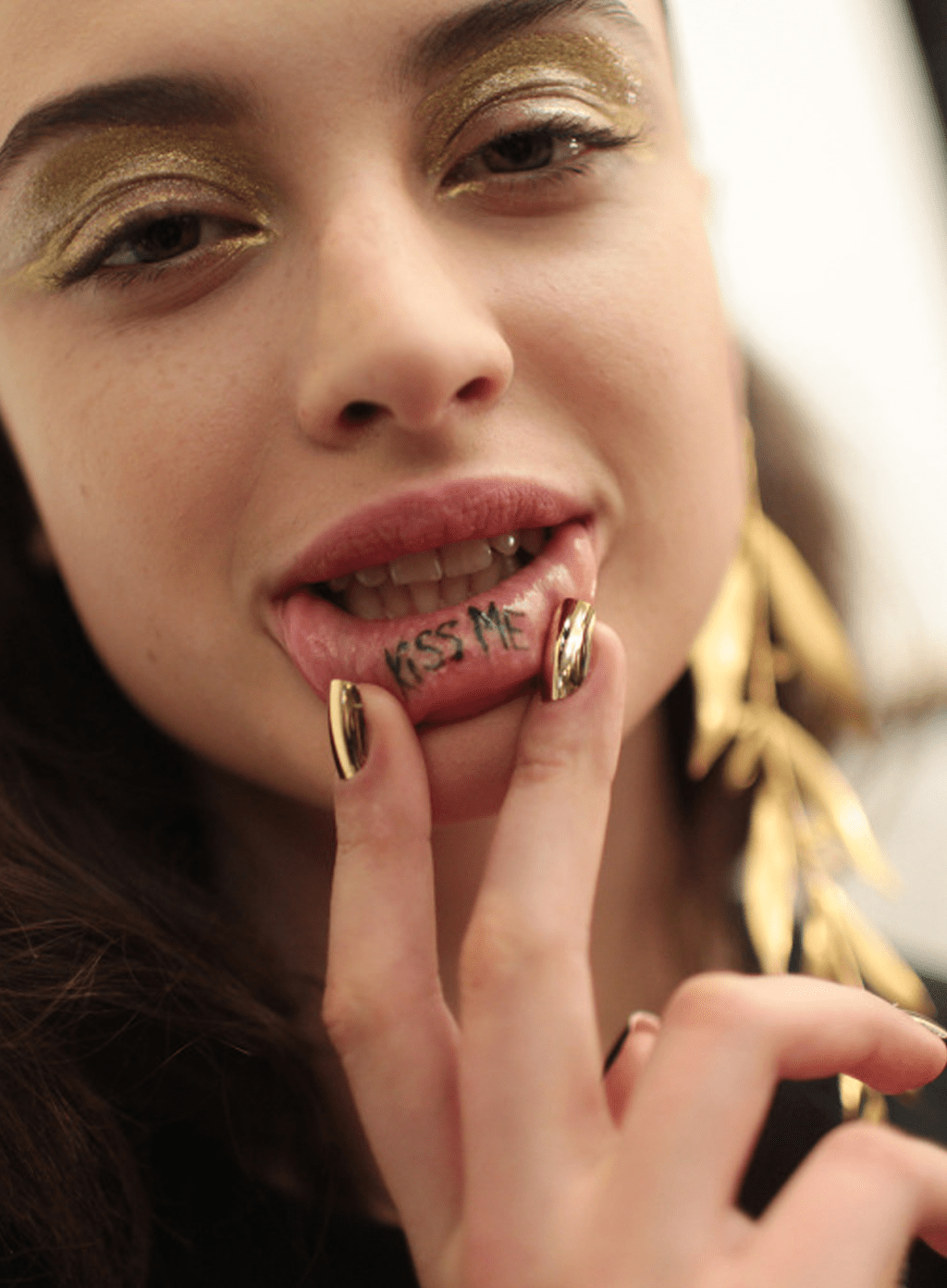 The Golden Lid Is THE Beauty Make Up Trend For New Years&nbsp;Eve.