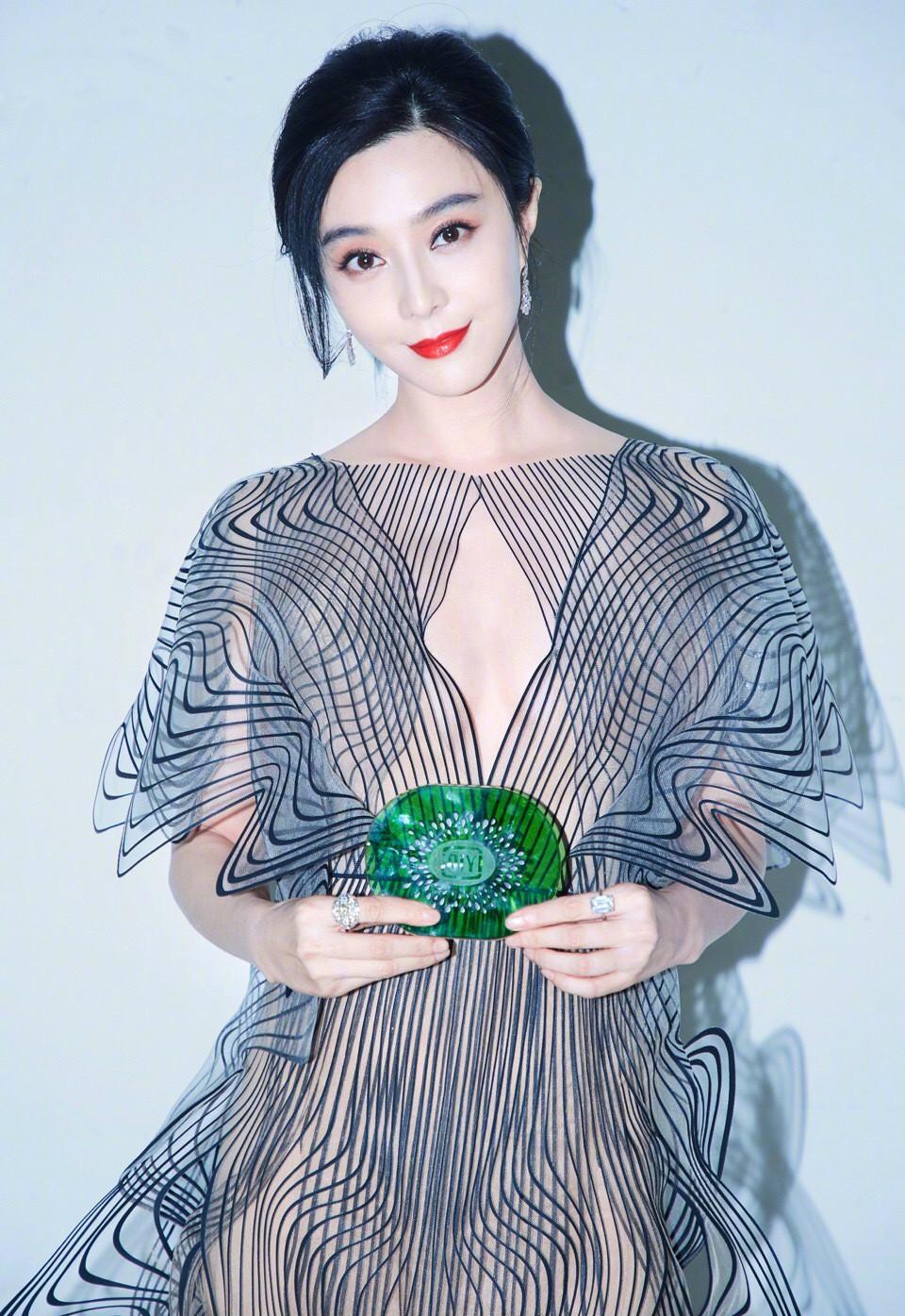 Fan Bingbing Wears Iris Van Herpen And Changes Red Carpet Expectations&nbsp;Forever.