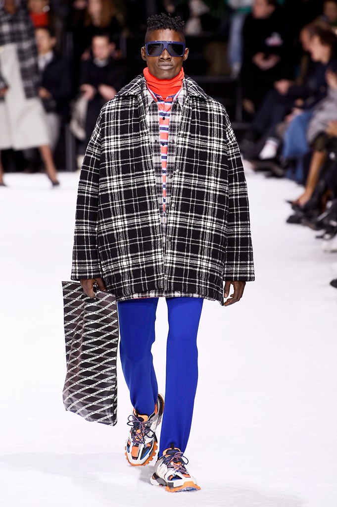 Balenciaga_54_56__dan3189