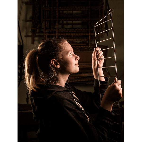 The String system being manufactured by a factory worker in the south of Sweden. (photo: Bruno Ehrs)