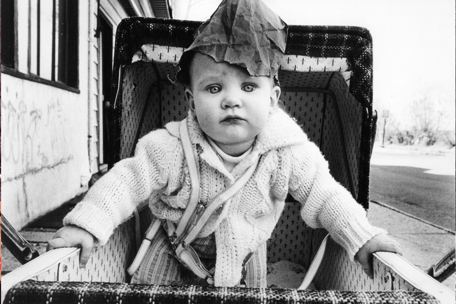 Arlene Gottfried, "Baby With Paper Bag on Head, Staten Island, 1974", copyright Arlene Gottfried. (photo: courtesy Galerie Bene Taschen)