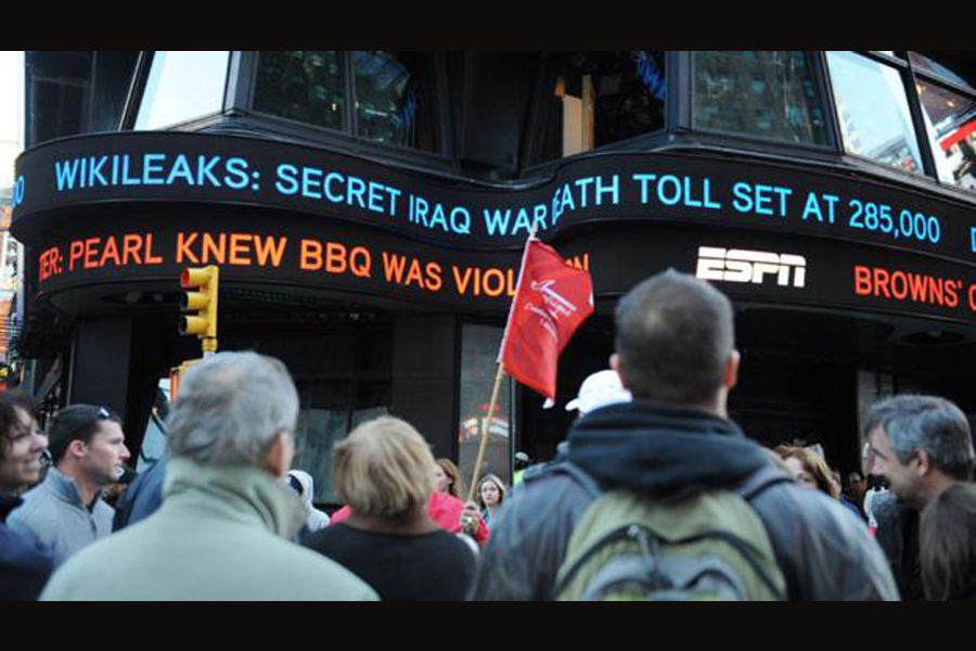 Headlines posted on a billboard. (photo: Internet)